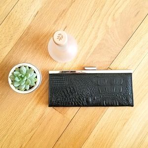 Black clutch